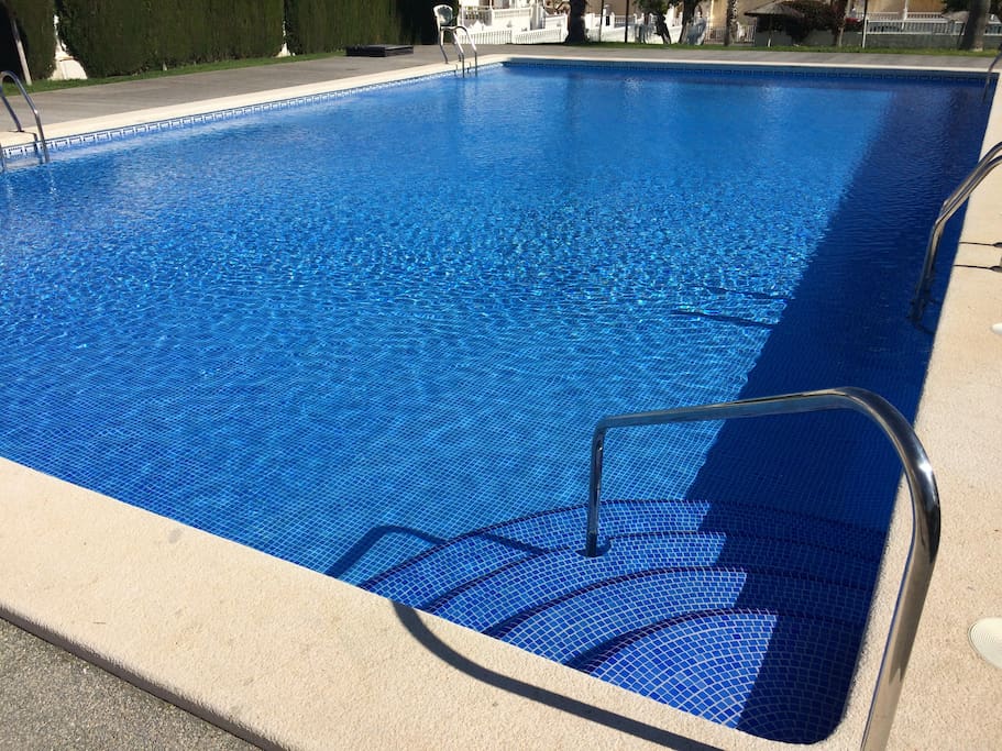 Easy access steps to pool.