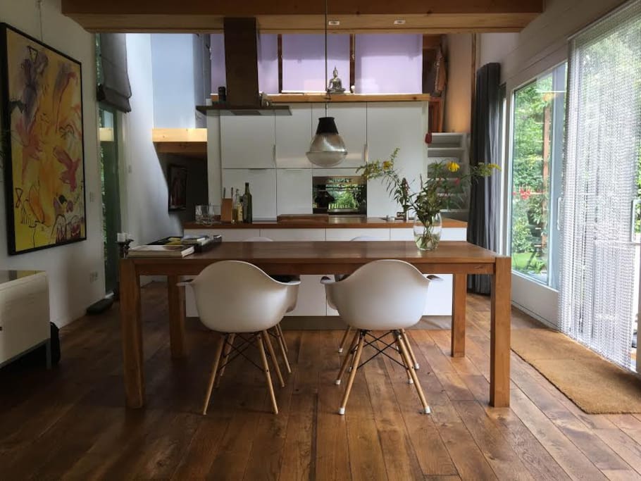 Open keuken met daarboven de vide
