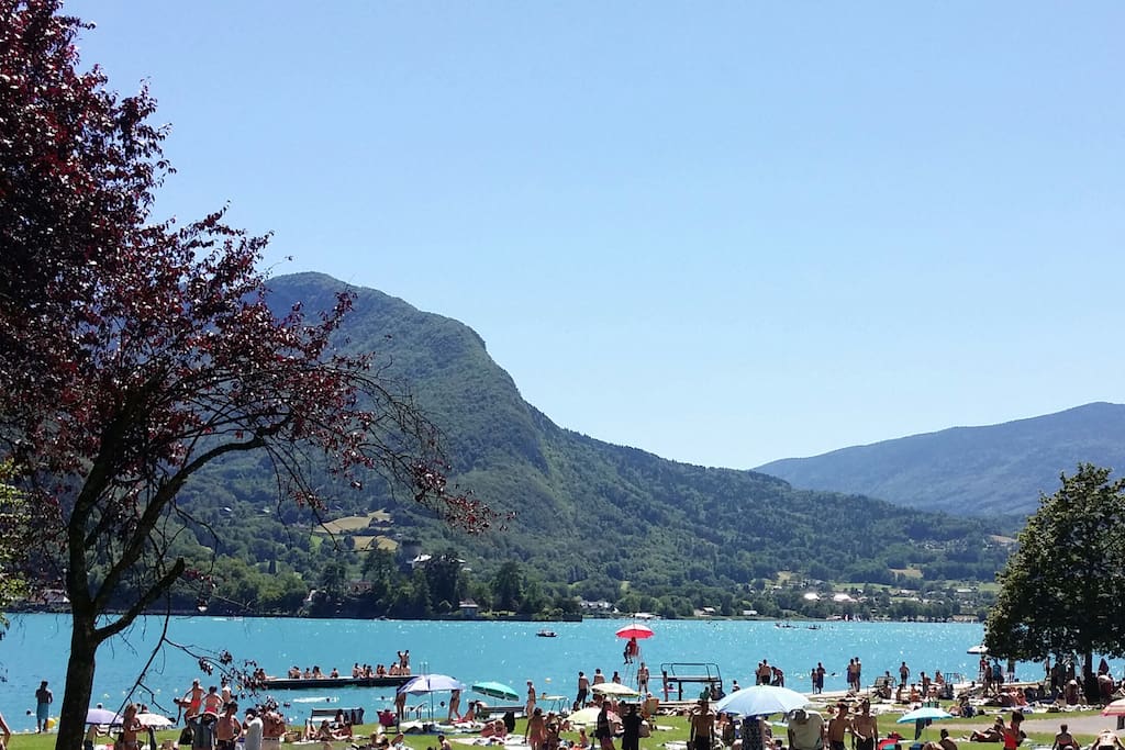 à peine à quelques minutes du lac d'annecy