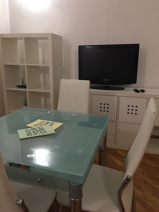 Table/ guides/tv