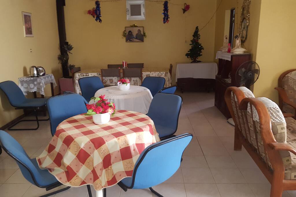 La salle à manger tout au fond