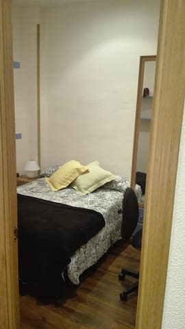 Habitación cómoda muy cerca de Atocha y Retiro
