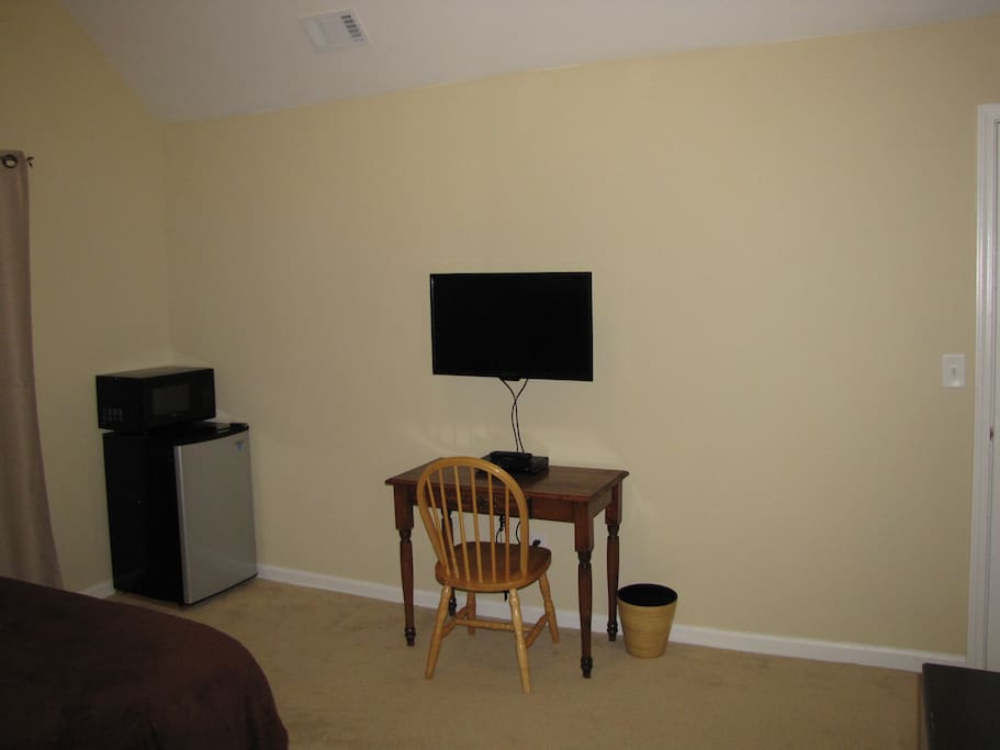 Bedroom - Mini fridge and 32" flat panel TV w/ cable