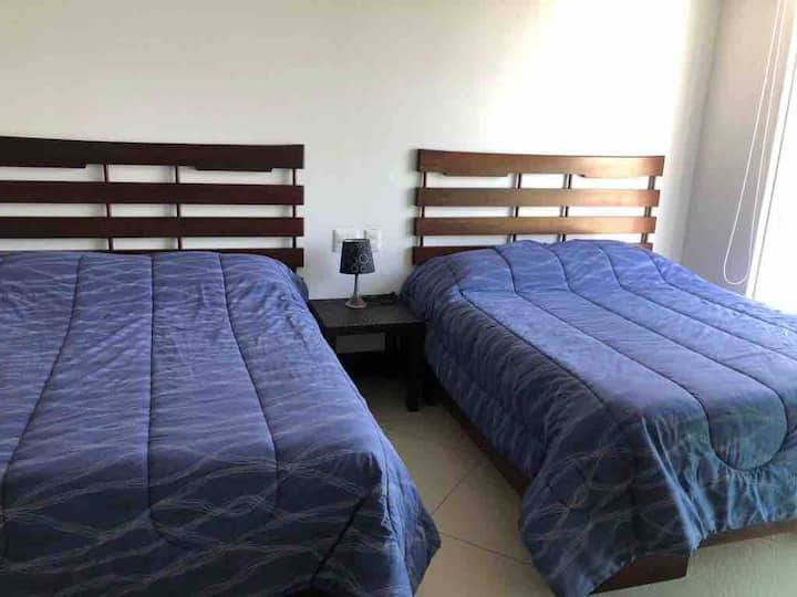 Vitanda Viwili vya Ukubwa wa Malkia 2 
Bafu la Kujitegemea lenye nafasi kubwa 
la Scavenger 2 
 