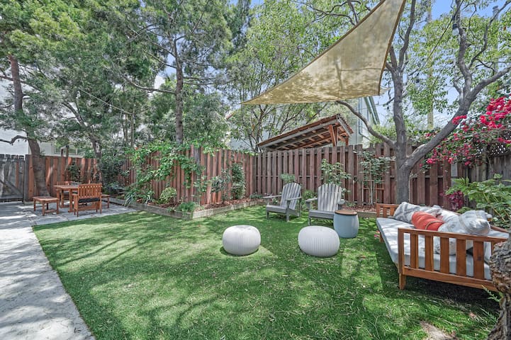 Venice Beach Cottage with incredible outdoor space