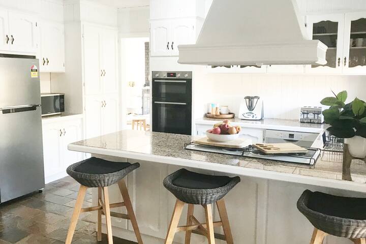 Palm Springs Oasis in Rye – Walk to Beach/Shops! gallery image 4