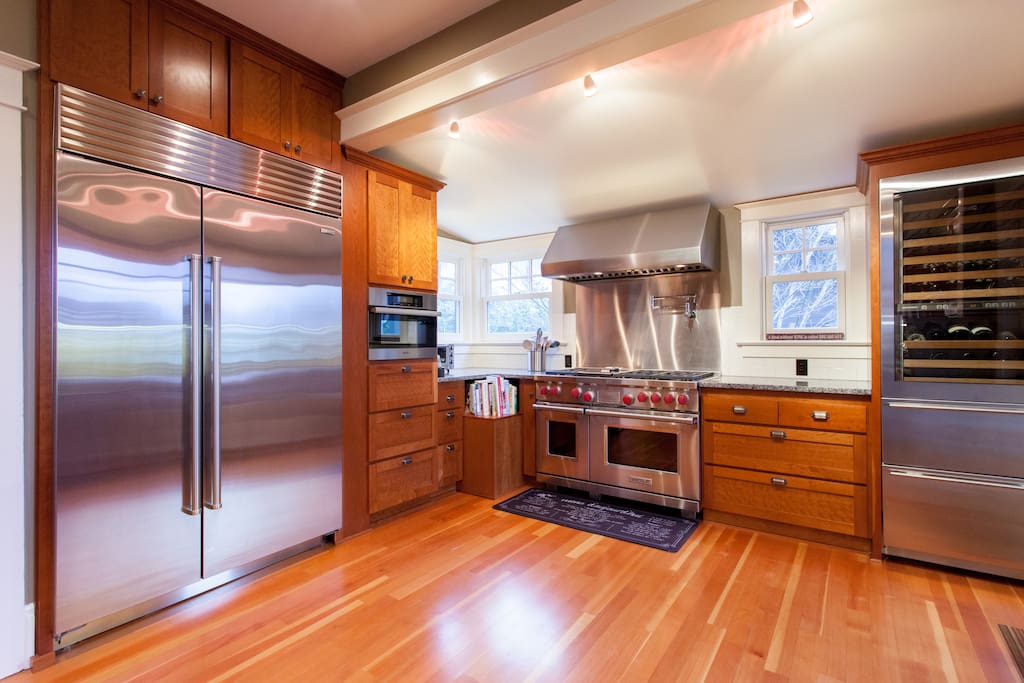Sub-zero fridge, double ovens and gas stove...oh my!