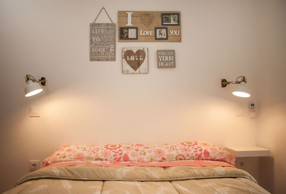 Bed details.
