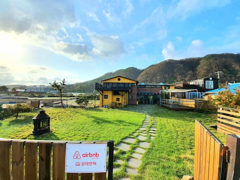 "Three generations" A seaside retreat where only one family of three generations stays in a private 