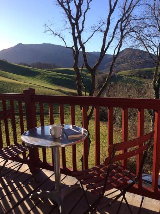 vue du balcon vers le mont baigura