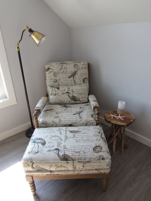 Master bedroom, sitting area