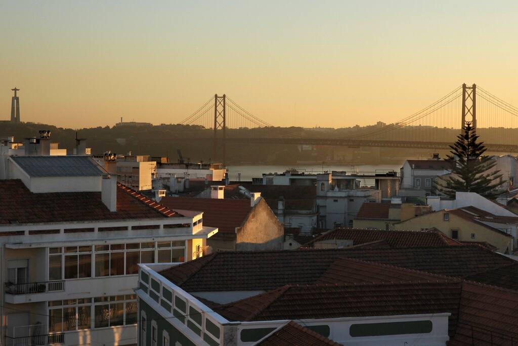 Fantástica vista da Ponte sobre o Tejo e Cristo Rei