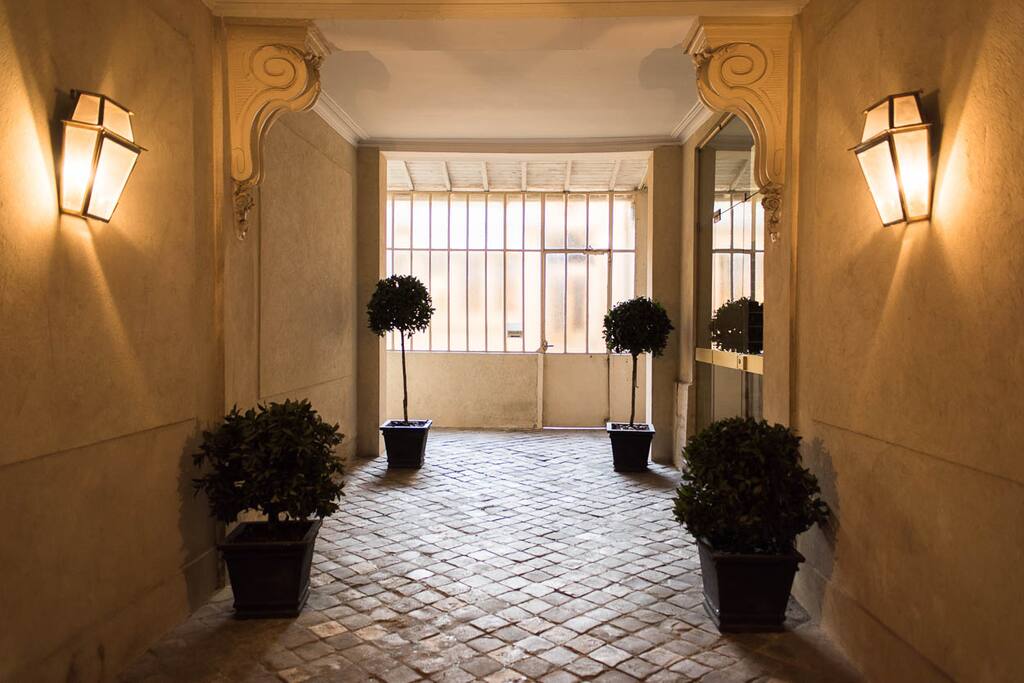 L'entrée de l'immeuble
