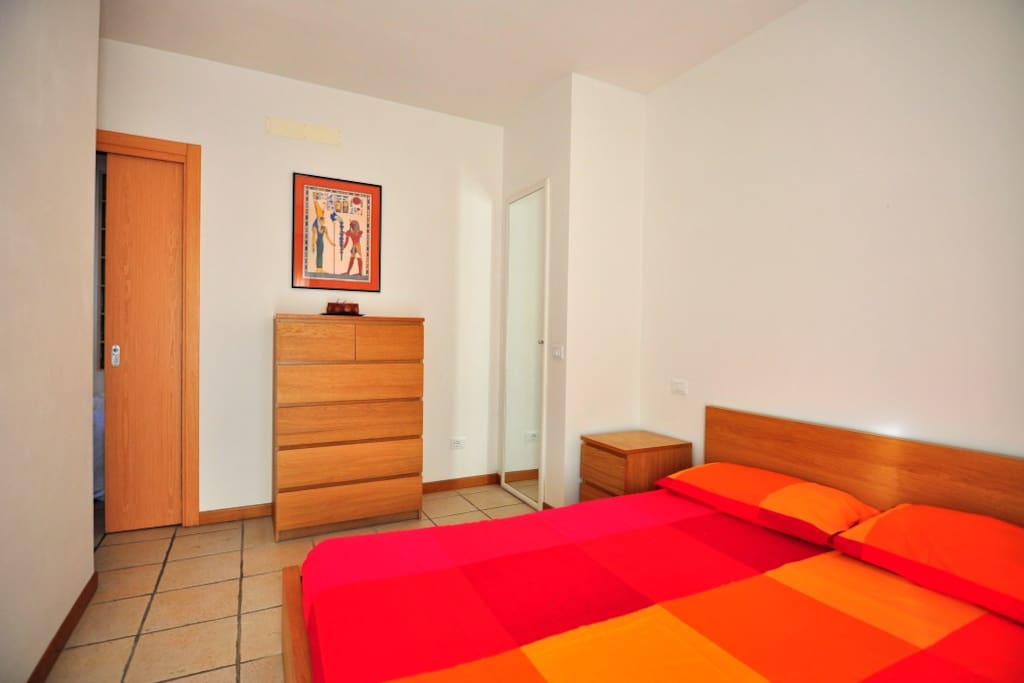 Camera da letto matrimoniale con terrazzino