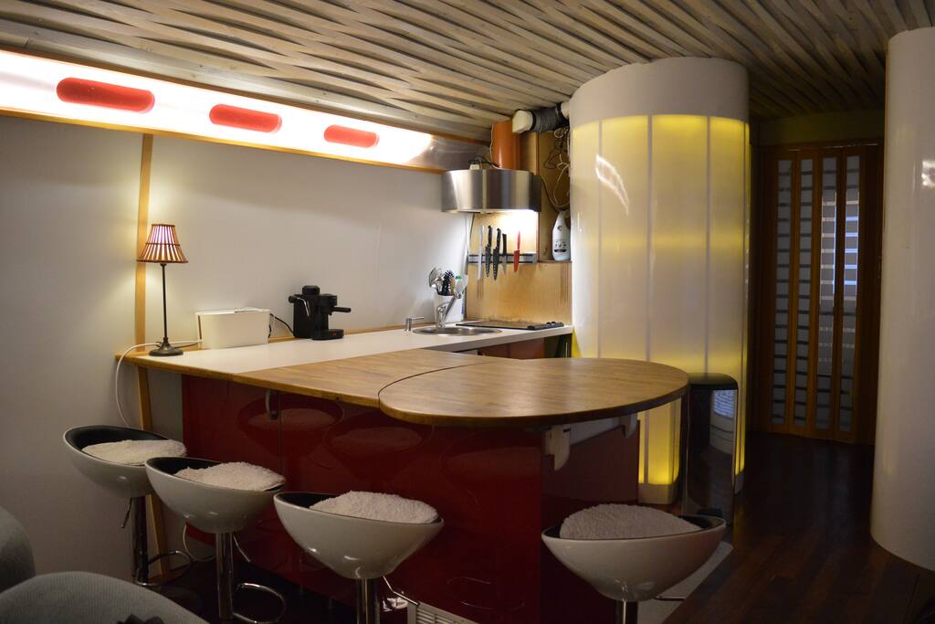 seating for 4