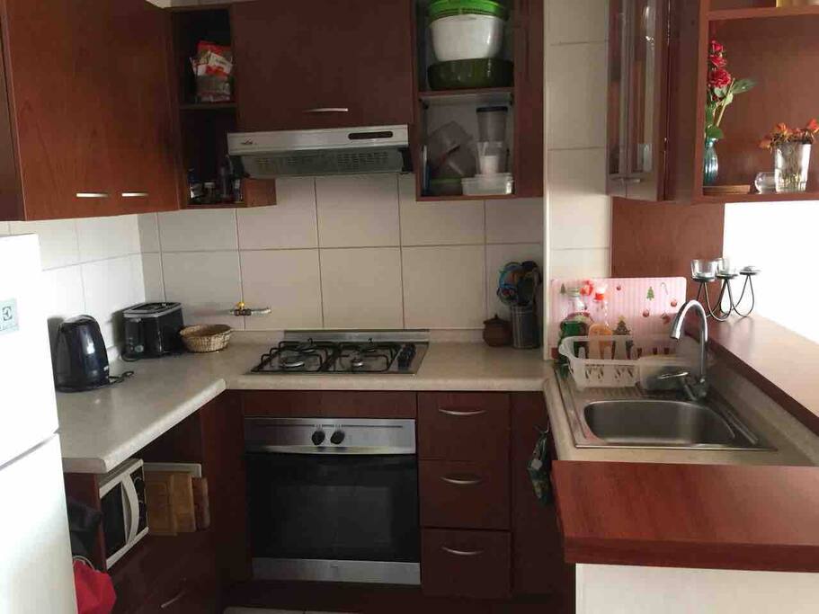 Cocina tipo americana con todos los implementos necesarios