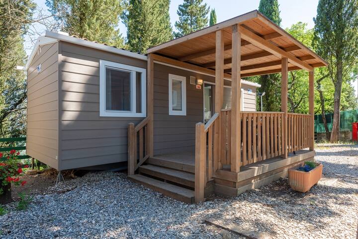 Mobil home standard sleeps 2/4