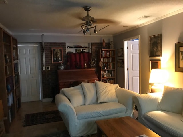 Vlastné posedenie/brloh a televízor