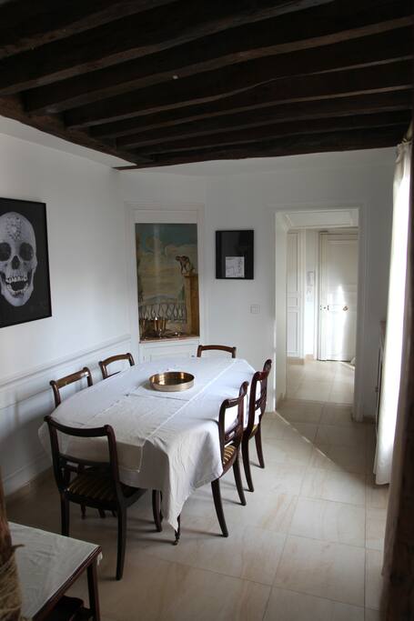 The dining room is really confortable for a 6 people dinner