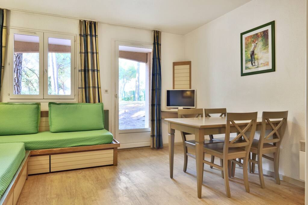 Bright and well equipped living room