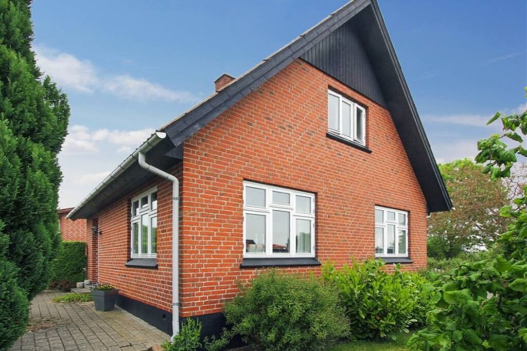Stand alone house
