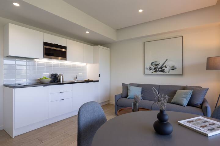 Superior 2BD apartment, balcony & Areos Park view gallery image 2