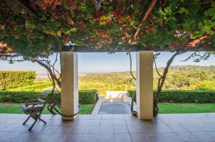 Newlands Cape Dutch House with Panoramic Views gallery image 3