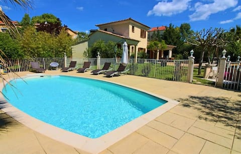 Quiet pool villa near Ajaccio