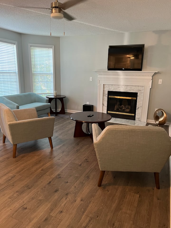Cozy 3-bedroom Residential Home In North Raleigh - Raleigh, NC