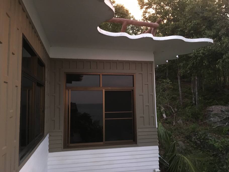 Large windows with flyscreens