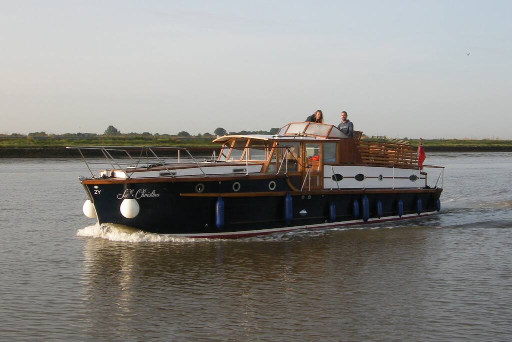 Cruising across Breydon.