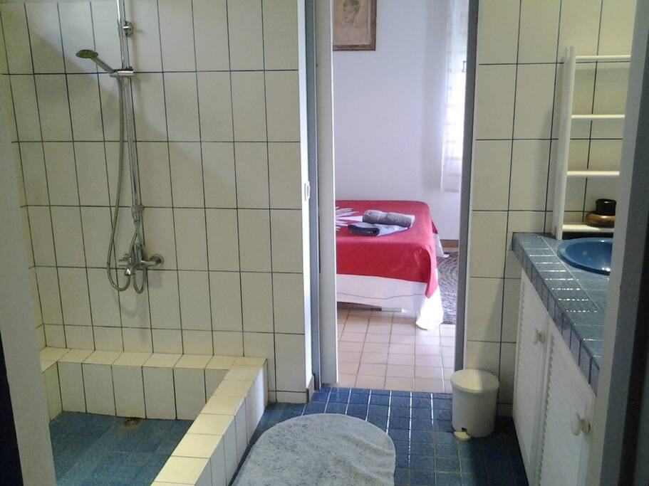 SALLE DE BAIN PRIVATIVE