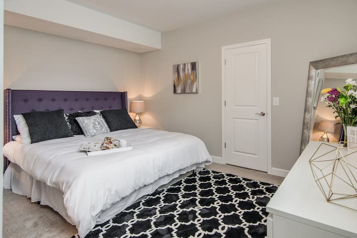 Downstairs King Bed Master