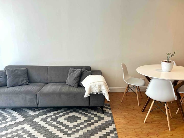 Views, 1 Block From Beach + Parking! *Monthly* - Honolulu, HI