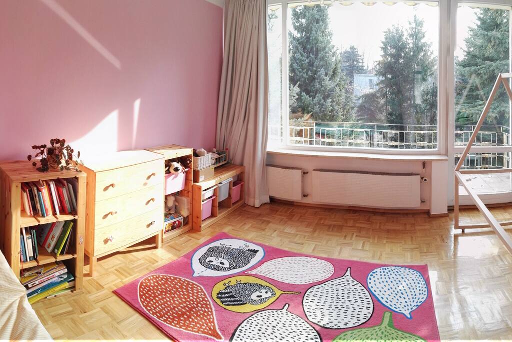 bedroom with single bed