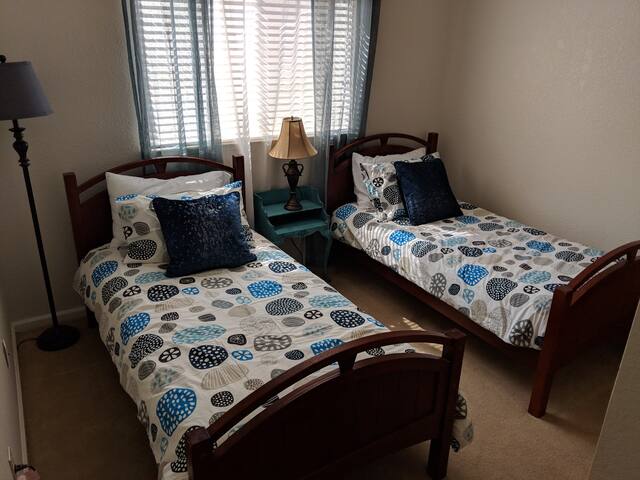 Folsom Bedroom, Twin