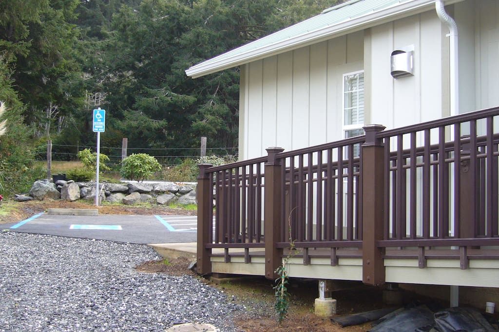 The Orca Suite is our one ADA compliant cottage, with an access ramp and parking.