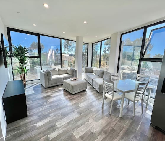 LA’s finest/Central Location to everywhere in LA