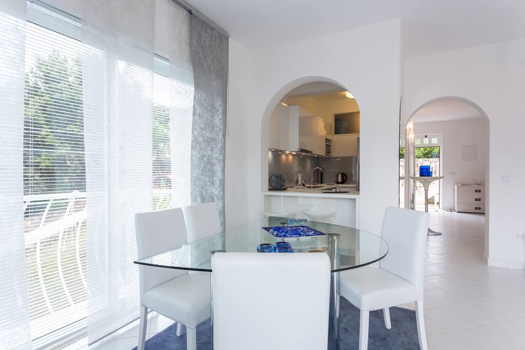 Studio - dining area with kitchen and hall in the background