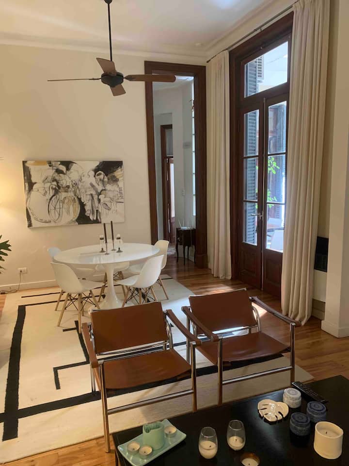 Salle à manger pour 4 personnes. 