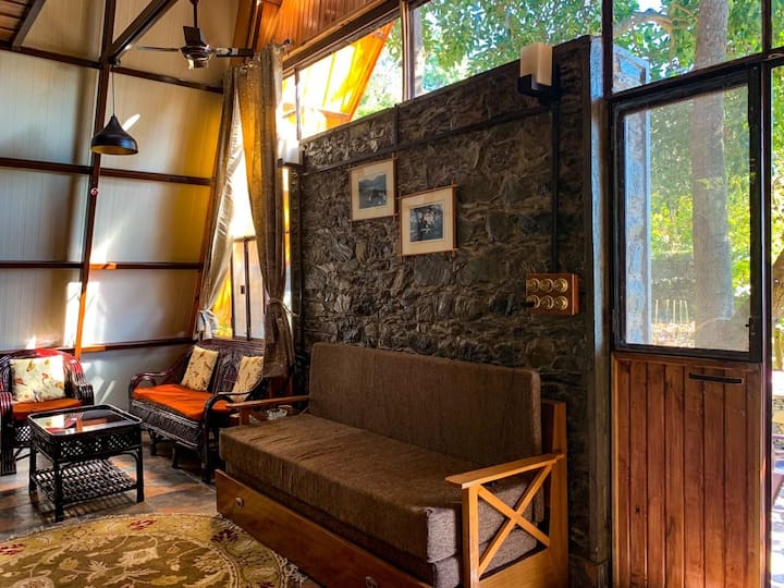 Avocados B&b, Bhimtal: A-shaped Luxury Villa - Bhimtal