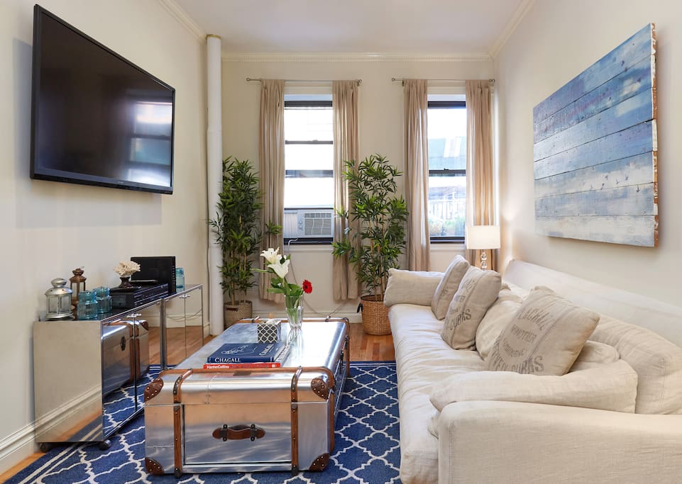 Incredible living room that seats 5-6 comfortably.