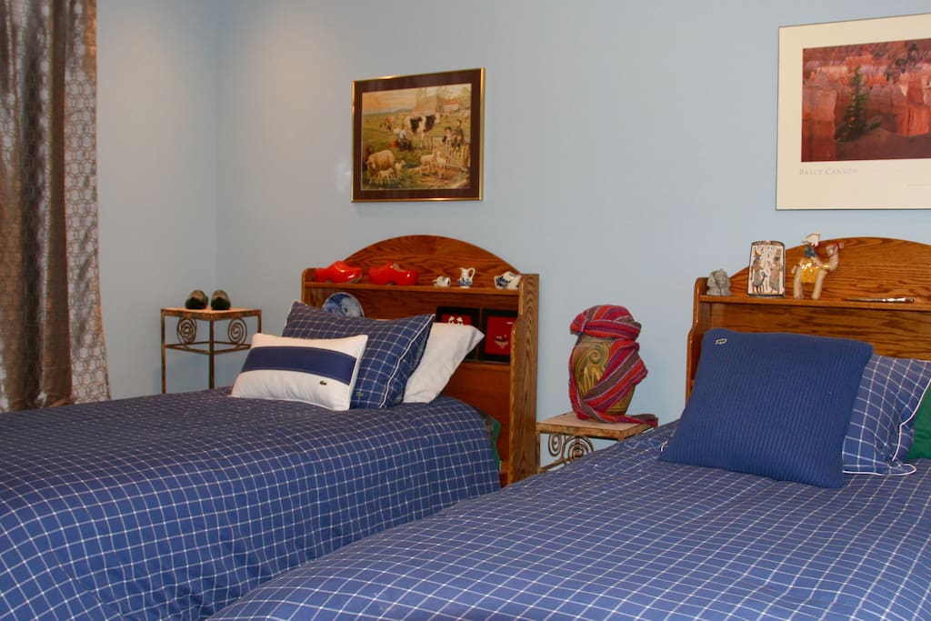 The other bedroom choice: "The Travel Room"