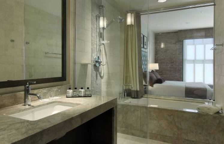 Luxurious Ghirardelli Square Aparthotel/Condo gallery image 5