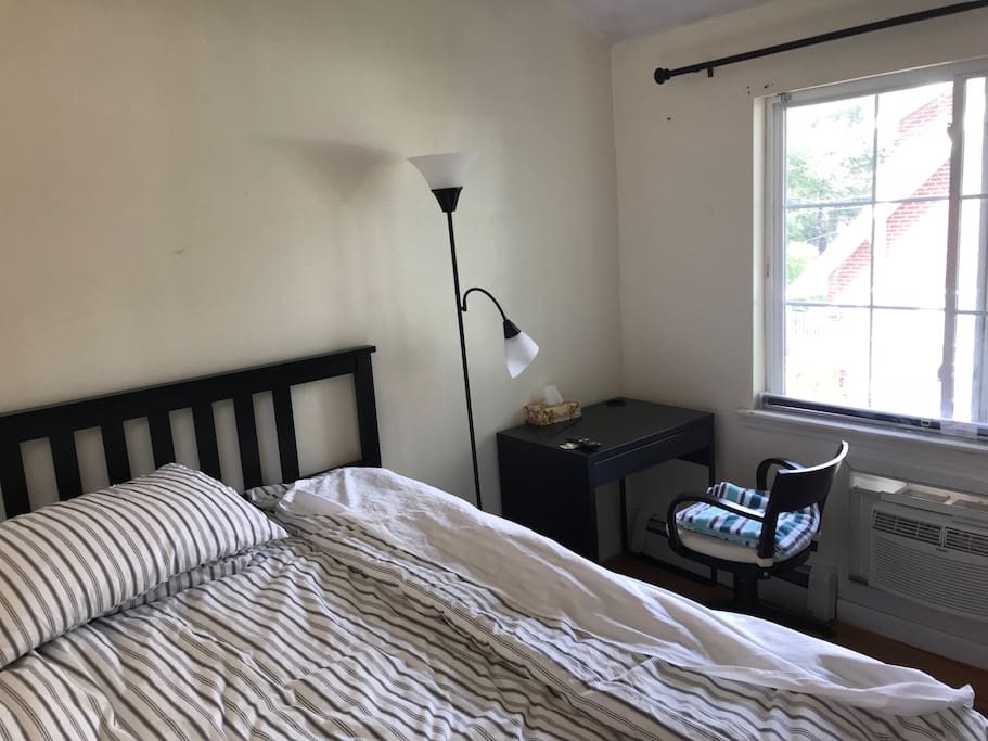 Bed, side view