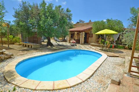 CASALE MARCHESI...POOL and OLIVE TREES! x8 people