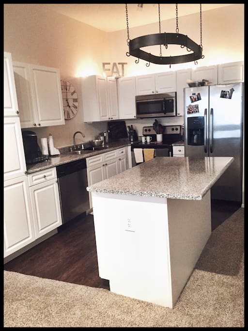 Full kitchen available to use!
