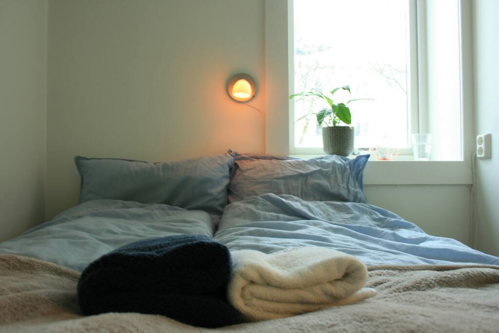 Double bed 160cm
