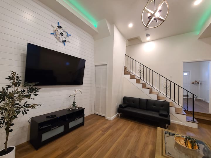 Arctic House- Walk To The Casinos, Outlets & More! - Atlantic City