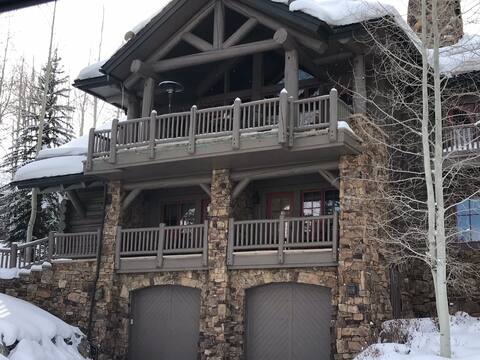 Bachelor Gulch Home Ski In/ Ski Out- Sleeps 16!